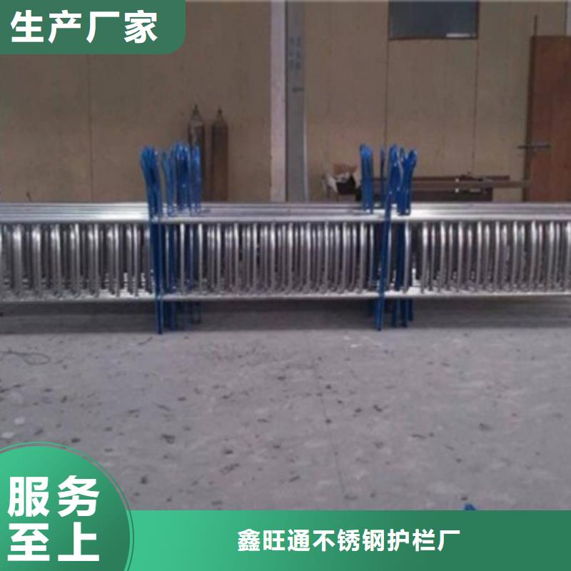 不銹鋼復合管橋梁護欄立柱現(xiàn)場安裝