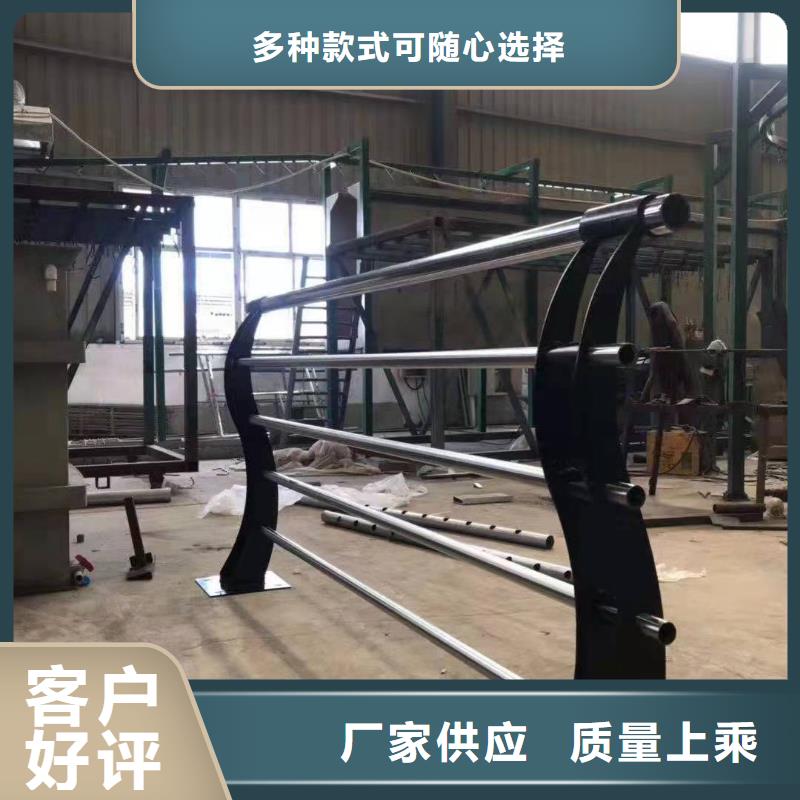 不銹鋼復(fù)合管護(hù)欄-高速公路防撞護(hù)欄多年行業(yè)經(jīng)驗(yàn)