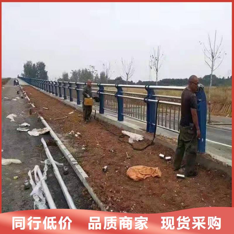 不銹鋼復(fù)合管護(hù)欄防撞立柱多年實(shí)力廠家