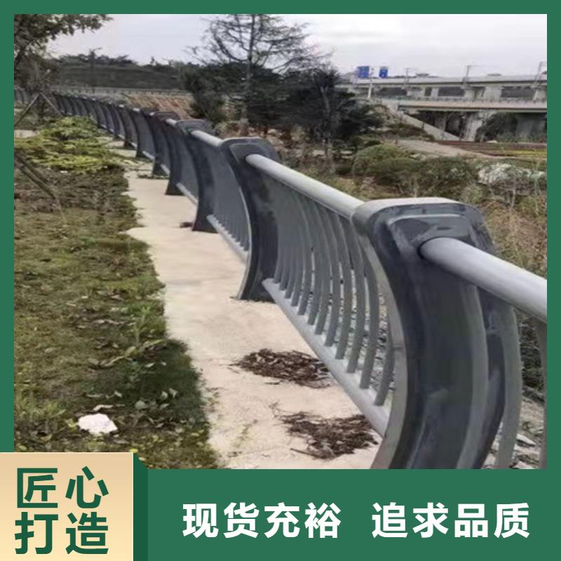 防撞護(hù)欄不銹鋼復(fù)合管護(hù)欄熱銷產(chǎn)品