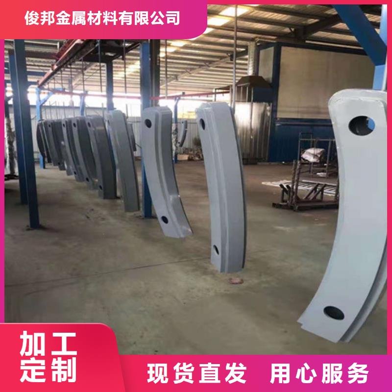護欄 國道抗沖擊圍欄現(xiàn)貨批發(fā)