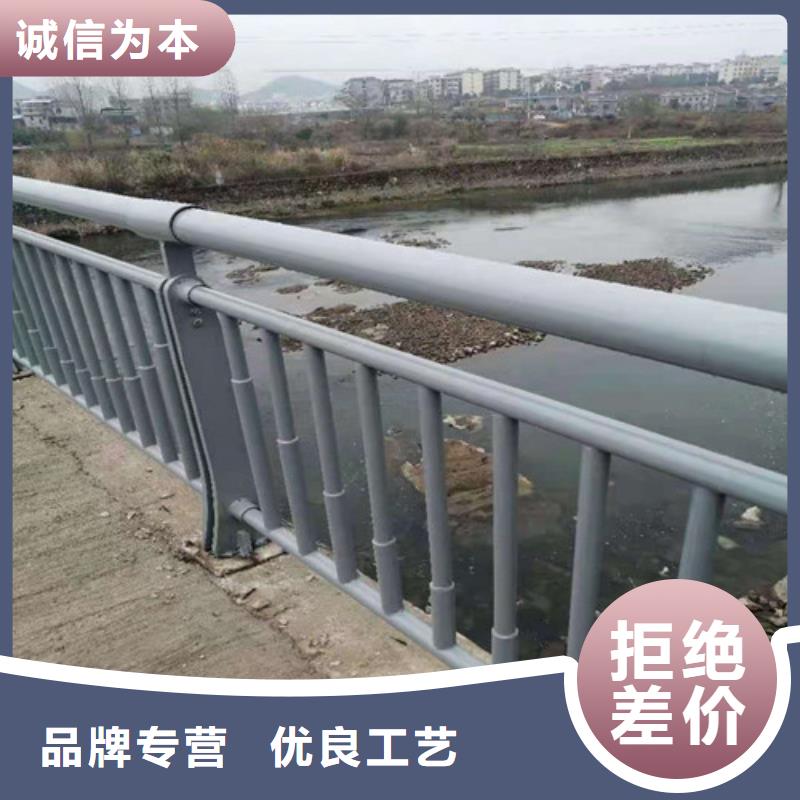 護(hù)欄旋轉(zhuǎn)護(hù)欄做工精細(xì)