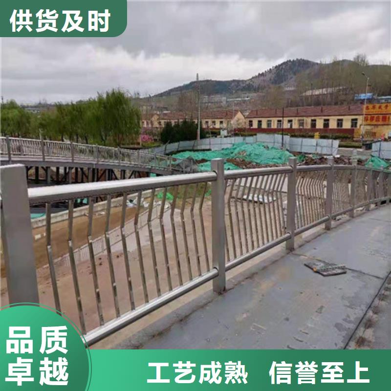 護(hù)欄旋轉(zhuǎn)護(hù)欄做工精細(xì)
