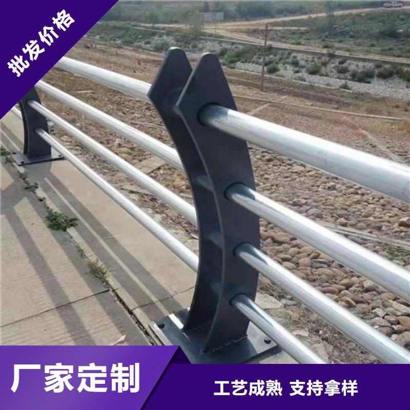 護(hù)欄旋轉(zhuǎn)護(hù)欄做工精細(xì)