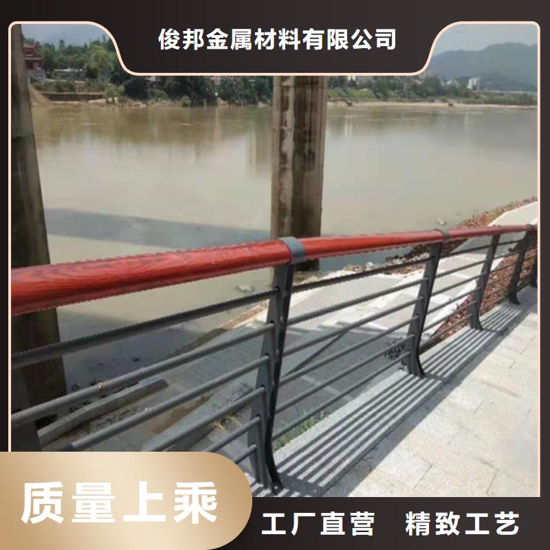 護(hù)欄旋轉(zhuǎn)護(hù)欄做工精細(xì)