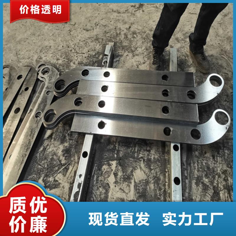 不銹鋼復(fù)合管道路護(hù)欄廠(chǎng)家款式多樣