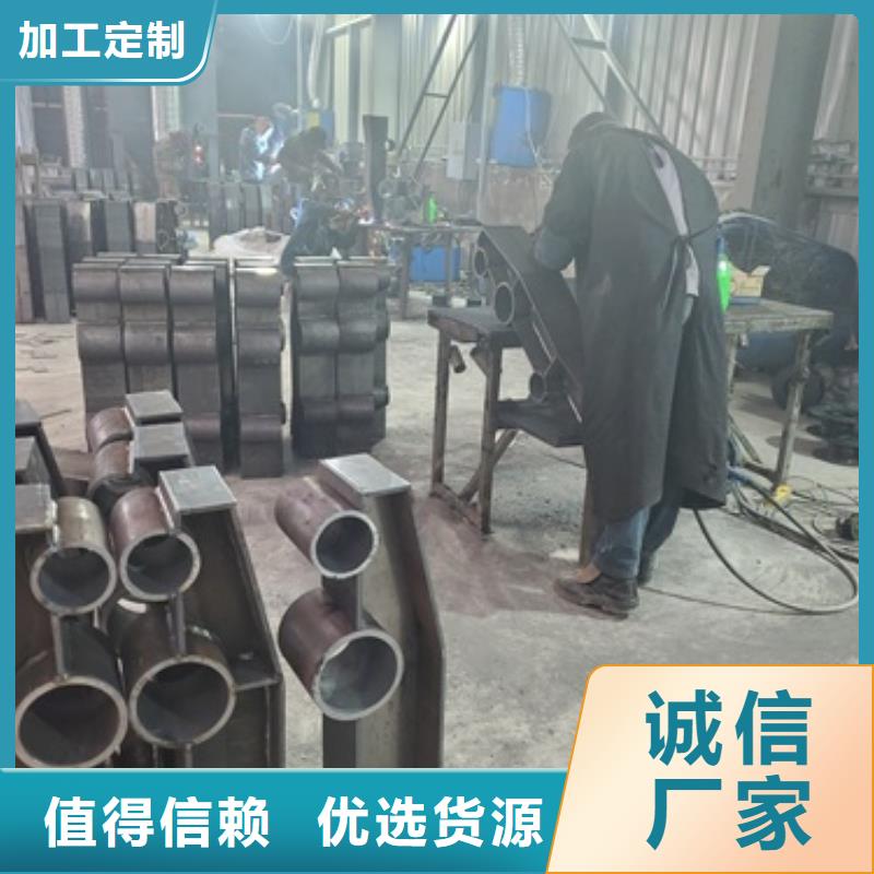 【橋梁護(hù)欄國(guó)道抗沖擊圍欄源廠供貨】