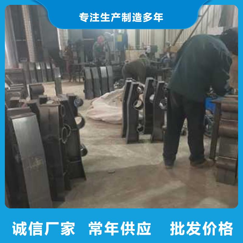 不銹鋼復(fù)合管防撞護(hù)欄廠家-報(bào)價(jià)