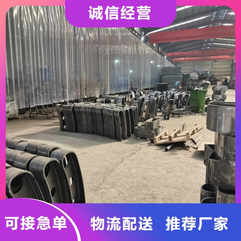 不銹鋼復(fù)合管防撞護(hù)欄-道路護(hù)欄源頭工廠量大優(yōu)惠