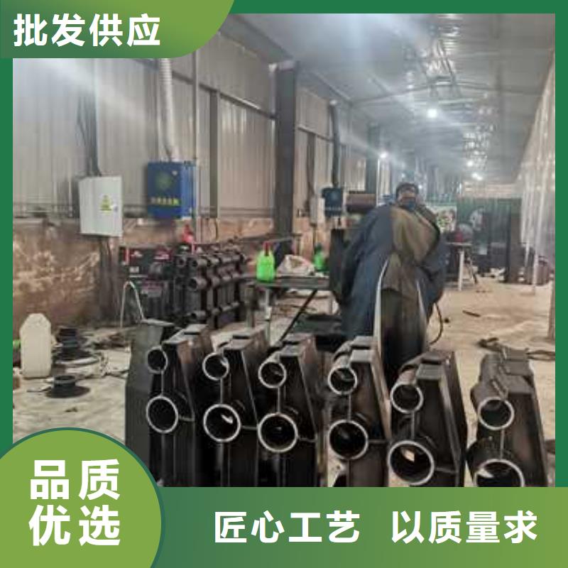 不銹鋼復合管防撞護欄_市政道路防護欄實力廠家