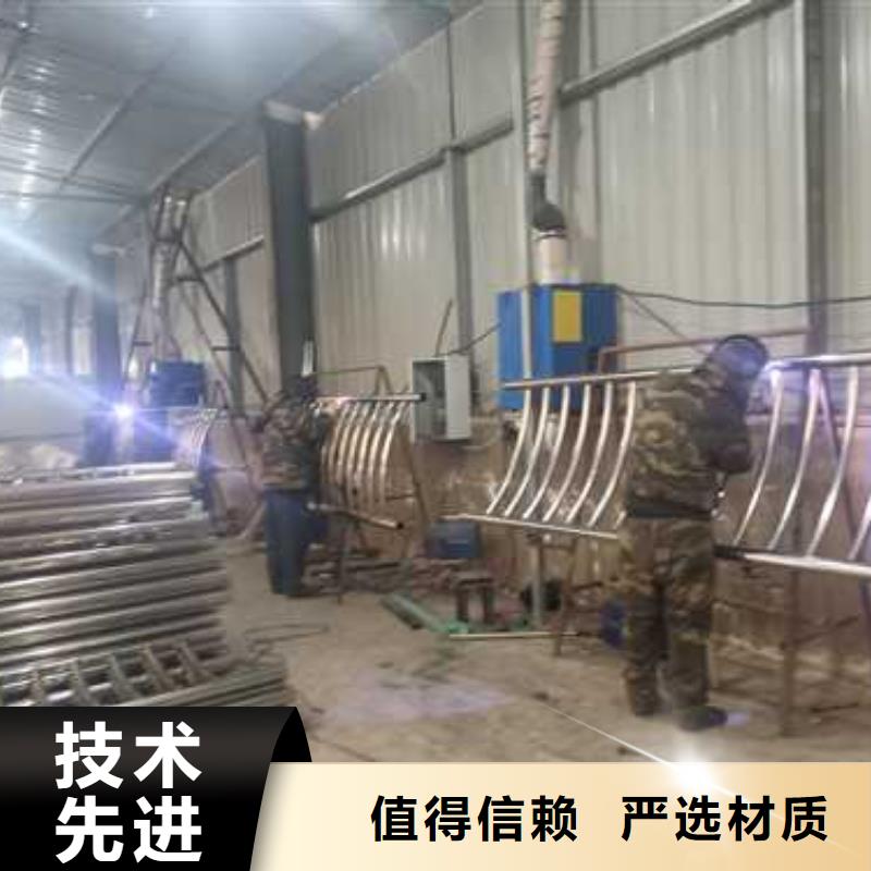 不銹鋼碳素鋼復(fù)合管欄桿來廠實(shí)地考察