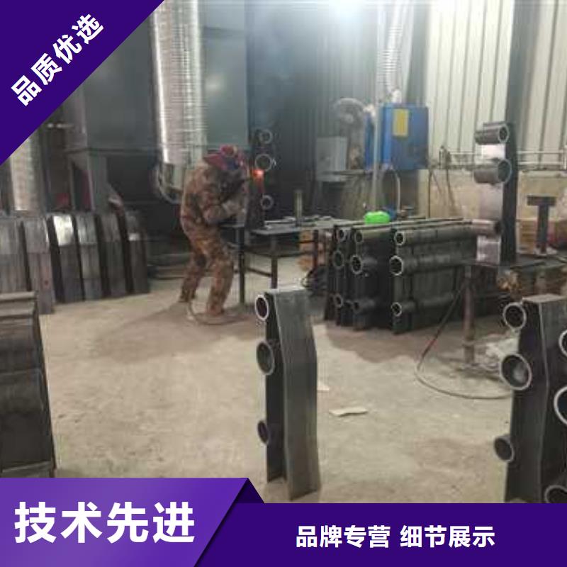 不銹鋼復合管防撞護欄,M型防撞護欄專注生產(chǎn)制造多年