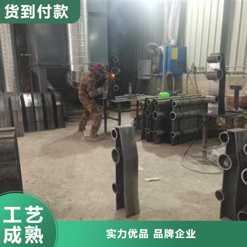 不銹鋼復(fù)合管防撞護(hù)欄_交通防撞圍欄優(yōu)質(zhì)貨源