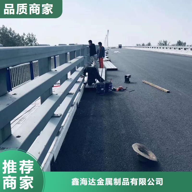 不銹鋼復(fù)合管防撞護(hù)欄不銹鋼復(fù)合管護(hù)欄價(jià)格透明
