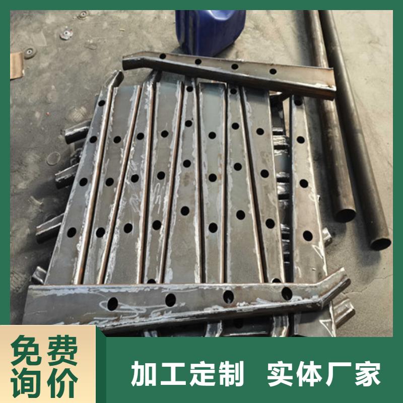 不銹鋼復(fù)合管護(hù)欄國(guó)道抗沖擊圍欄追求品質(zhì)
