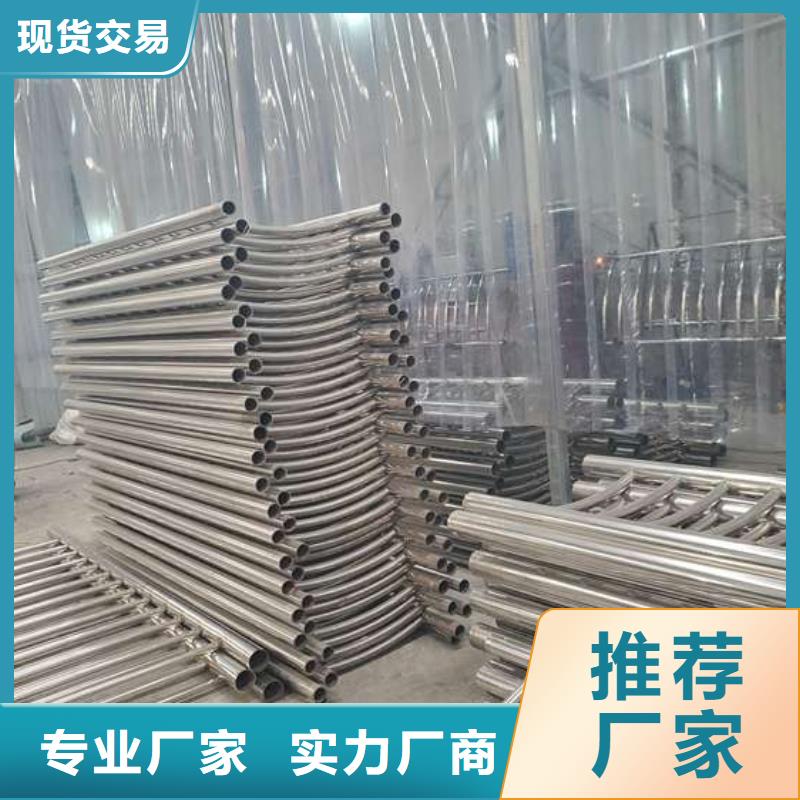 不銹鋼復(fù)合管護欄 市政道路防護欄現(xiàn)貨充足