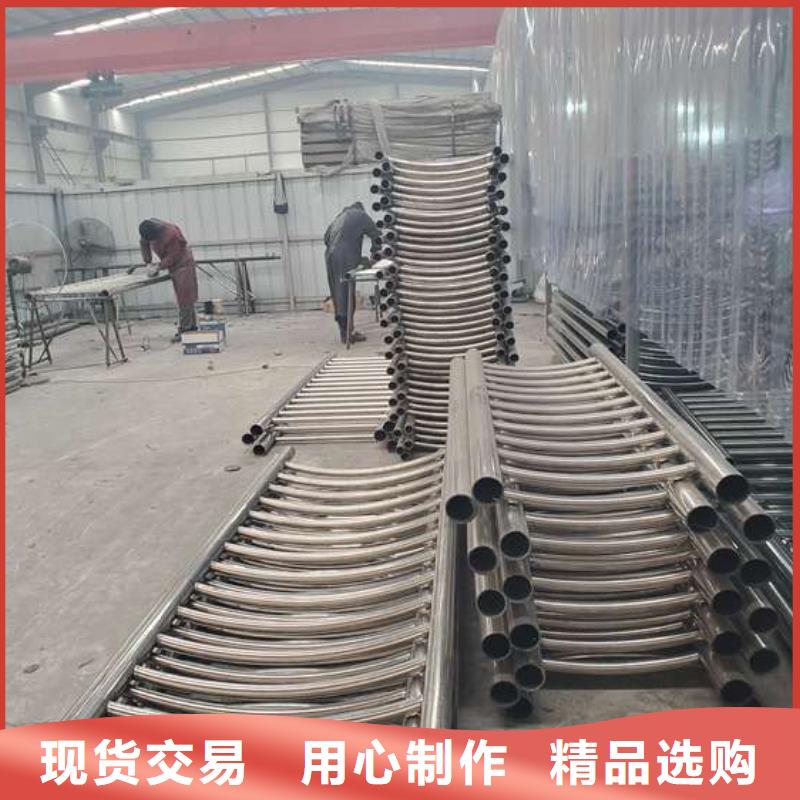 不銹鋼復(fù)合管護(hù)欄LED防護(hù)欄桿供貨及時