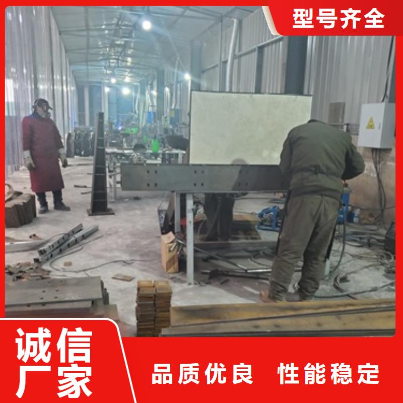 不銹鋼復(fù)合管護(hù)欄,橋梁護(hù)欄出貨及時