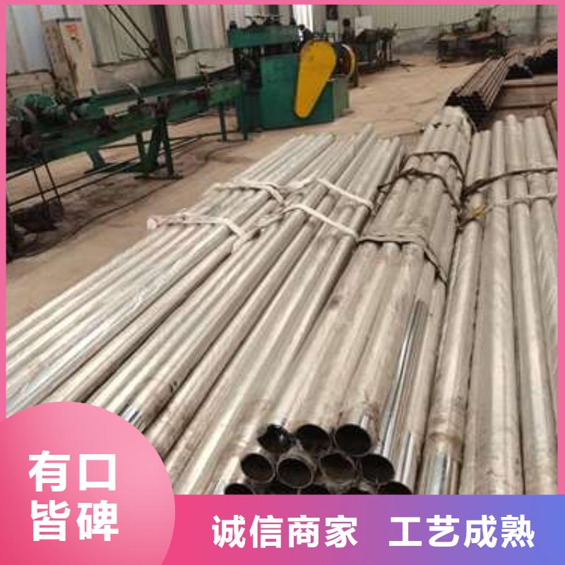 防撞护栏道路隔离栏实拍展现