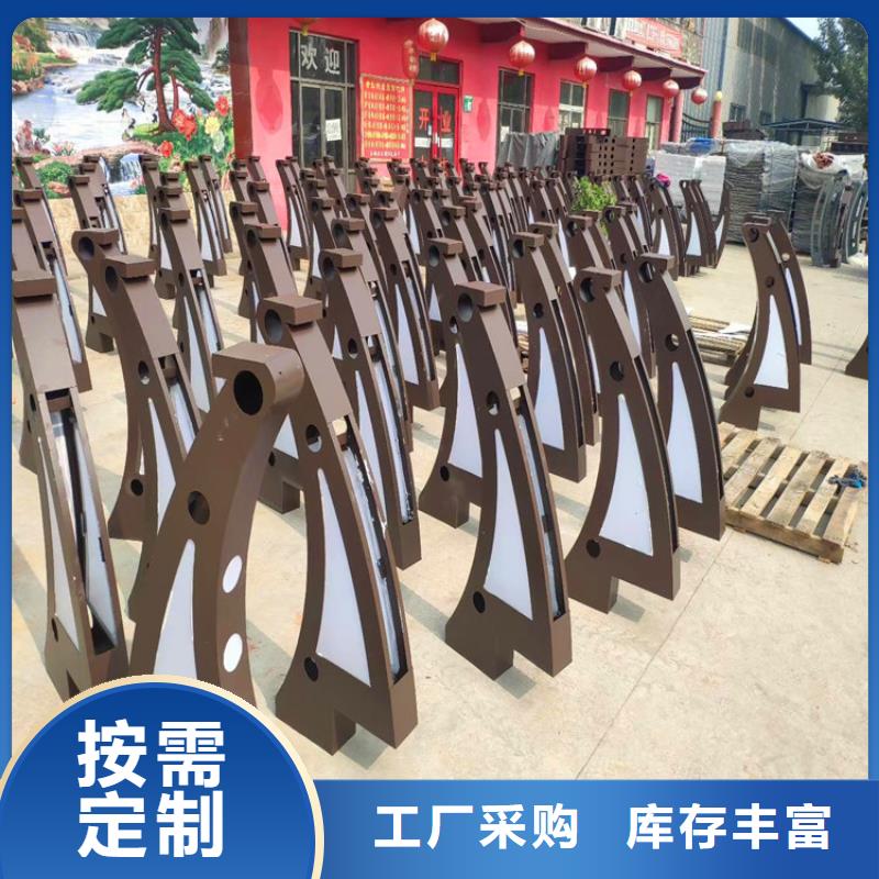 橋梁護(hù)欄-道路隔離欄嚴(yán)格把控每一處細(xì)節(jié)