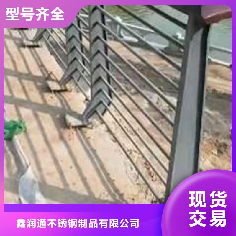 護(hù)欄防撞立柱做工細(xì)致