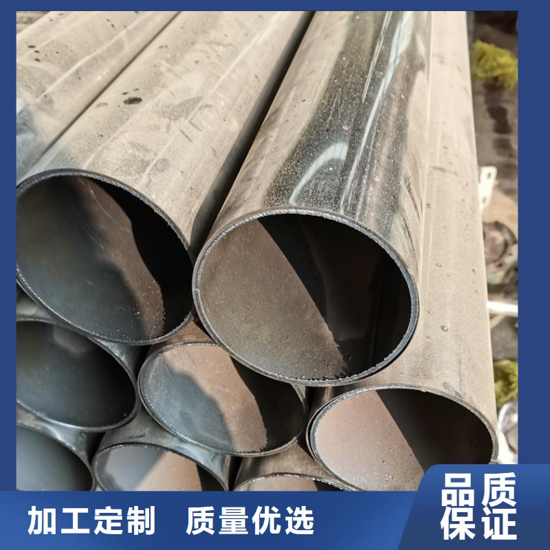 不銹鋼復(fù)合管防撞護(hù)欄專業(yè)廠家定制
