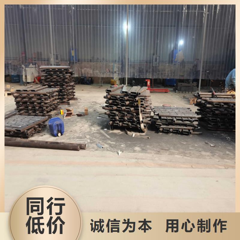 防撞護(hù)欄不銹鋼復(fù)合管護(hù)欄欄桿暢銷本地