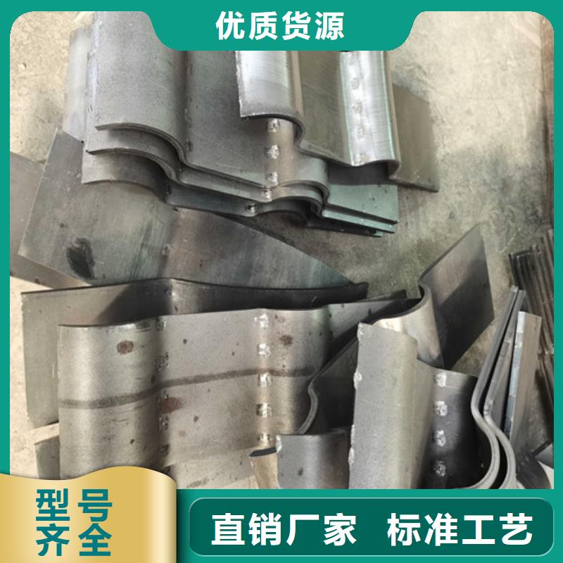 供應(yīng)Q235B防撞護欄的當?shù)貜S家