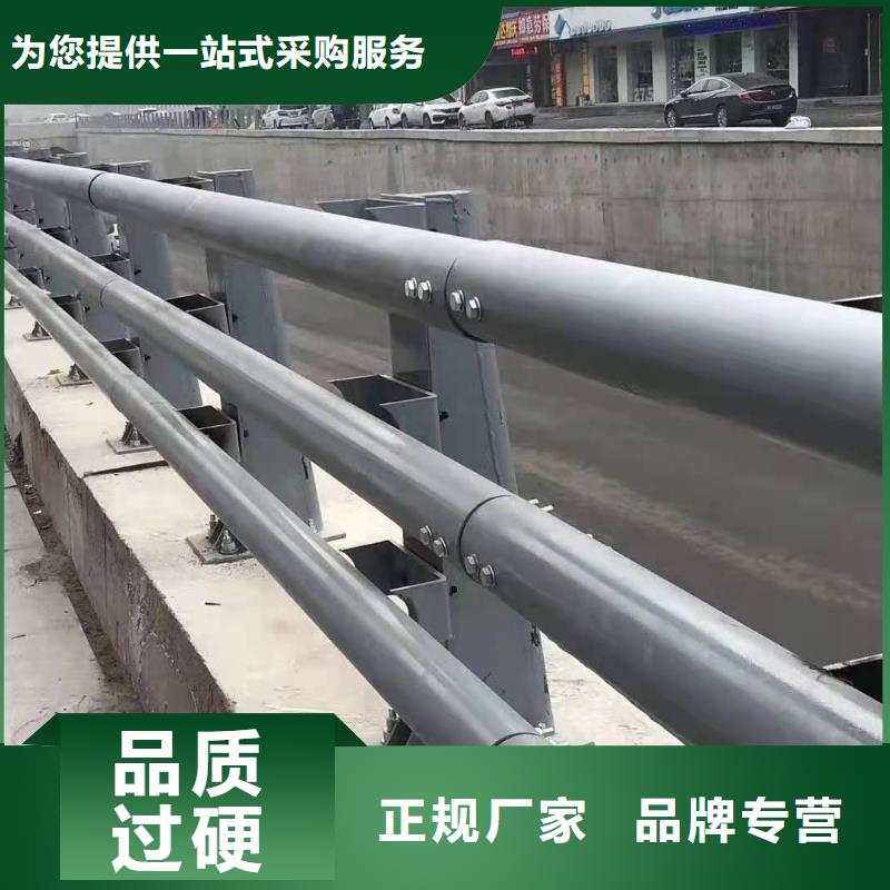 防撞護欄不銹鋼復(fù)合管護欄欄桿暢銷本地