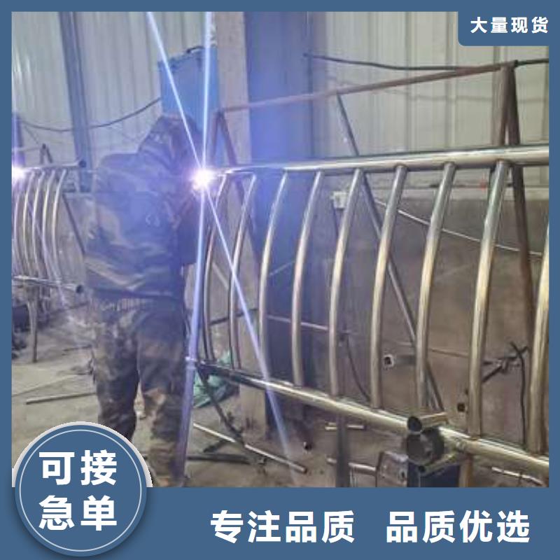 防撞護(hù)欄不銹鋼復(fù)合管護(hù)欄欄桿暢銷本地
