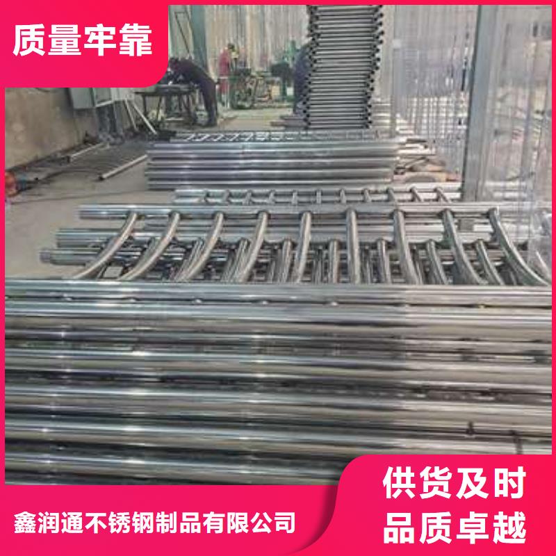 防撞護(hù)欄-道路隔離欄質(zhì)優(yōu)價(jià)保