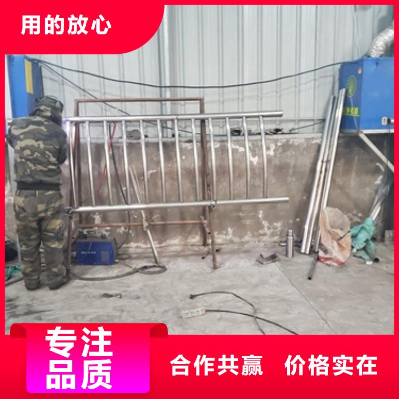 【防撞护栏国道抗冲击围栏口碑好实力强】