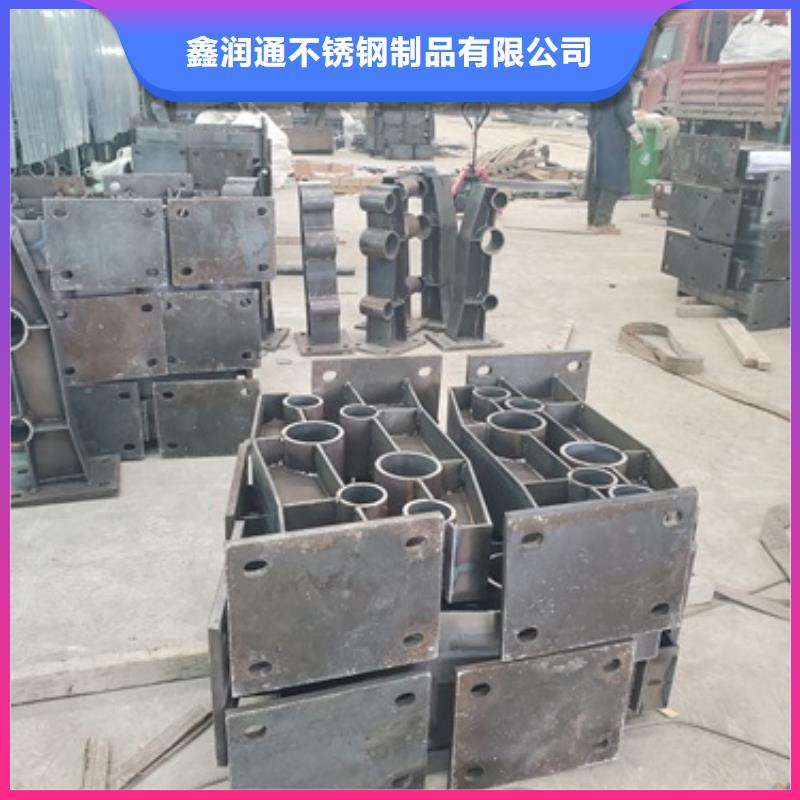 公路碳素鋼噴塑護(hù)欄品質(zhì)放心