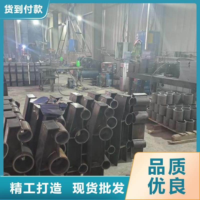 防撞護(hù)欄-道路隔離欄質(zhì)優(yōu)價保