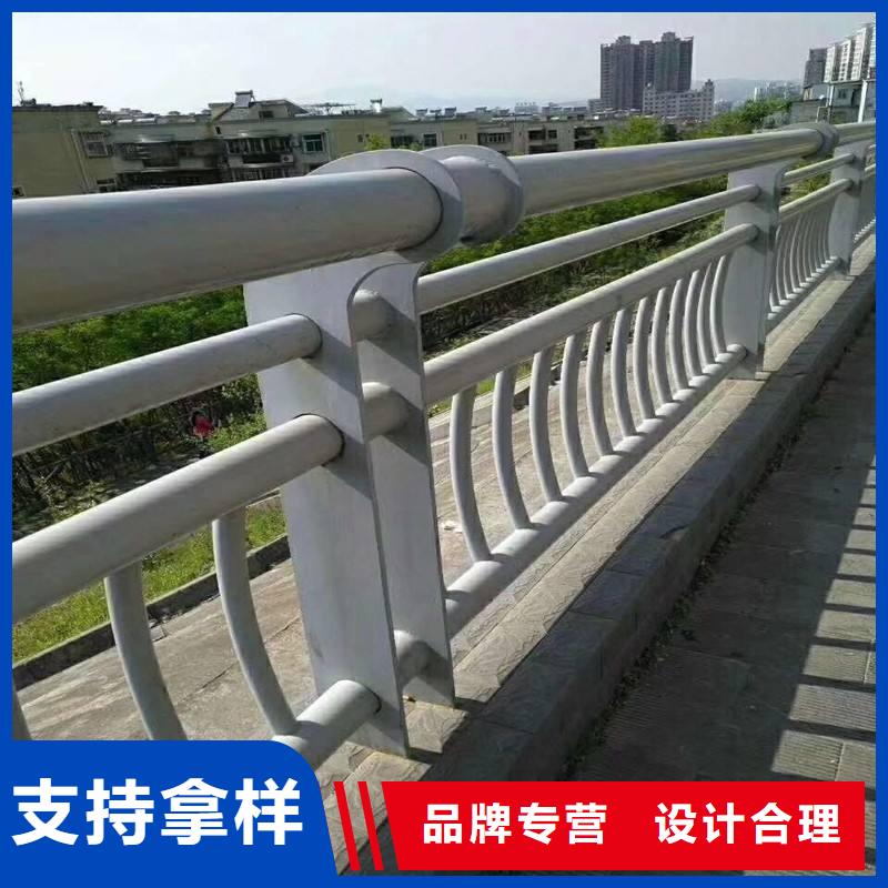 防撞護欄-道路隔離欄質(zhì)優(yōu)價保