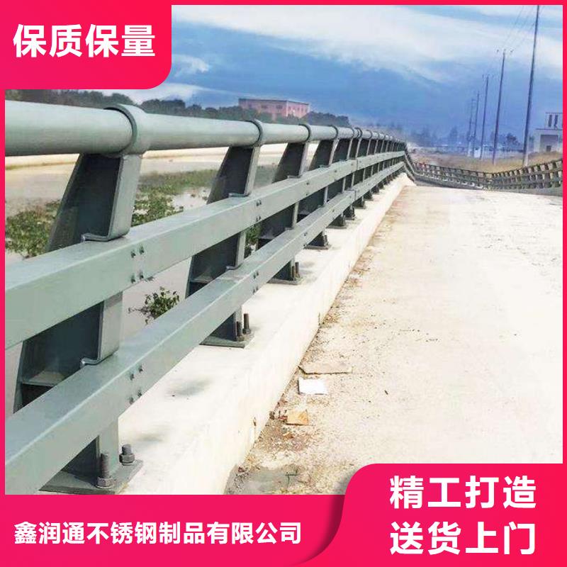 供應(yīng)Q235B防撞護欄的當?shù)貜S家