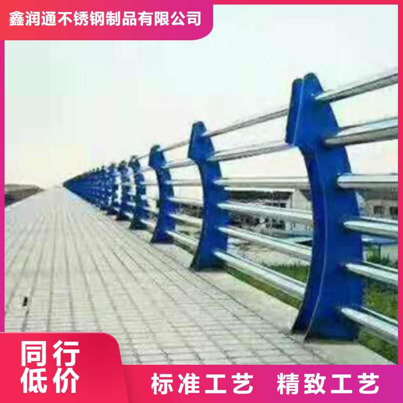 防撞護(hù)欄-道路隔離欄質(zhì)優(yōu)價保