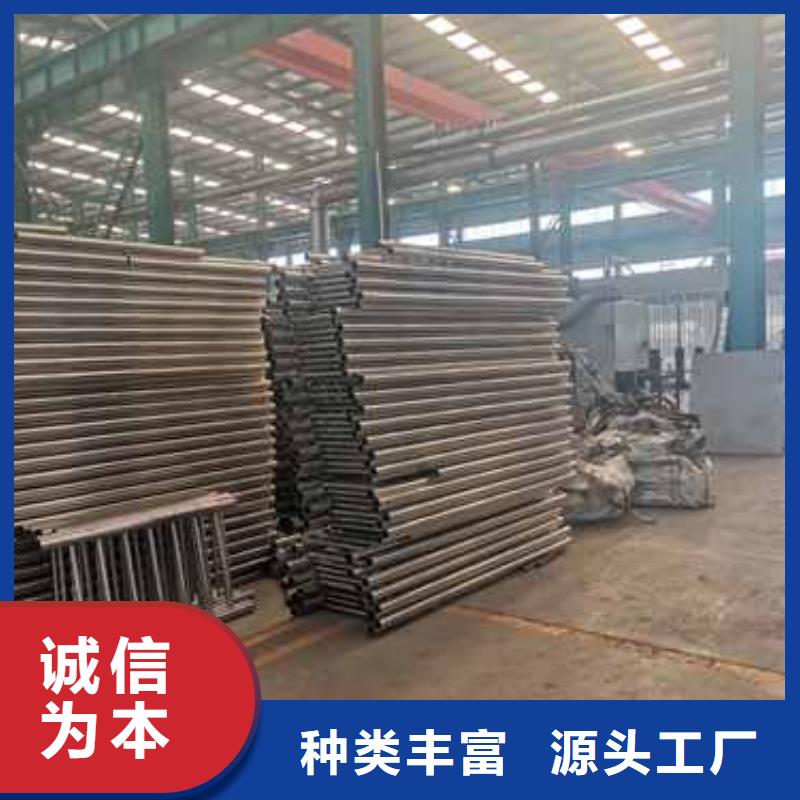 橋梁護(hù)欄廠家燈光防撞護(hù)欄多年廠家可靠