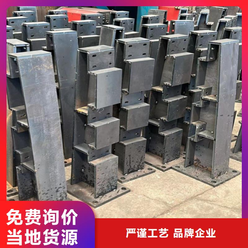 不銹鋼復(fù)合管道路護(hù)欄-為您