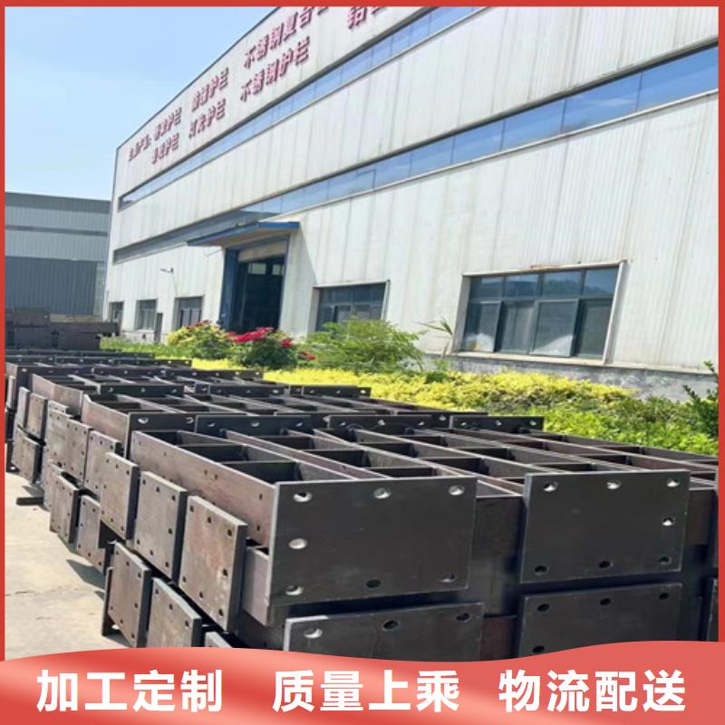 不銹鋼復(fù)合管道路護(hù)欄-為您