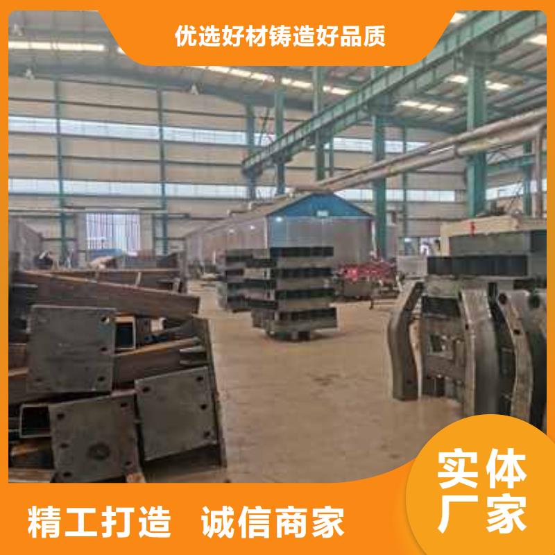 不銹鋼復(fù)合管道路護(hù)欄-為您
