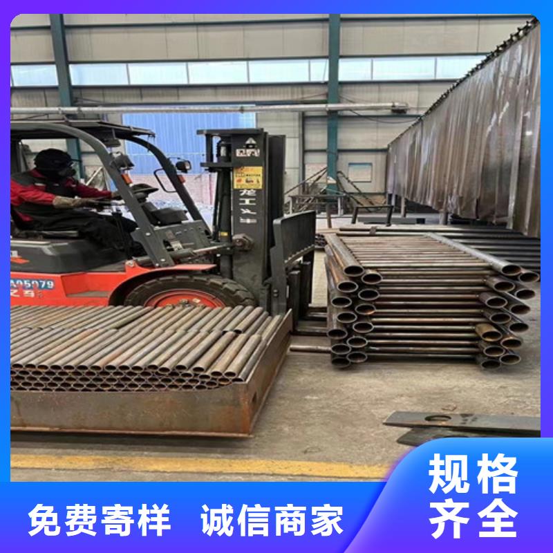 【護(hù)欄1】鍍鋅噴塑防撞欄質(zhì)優(yōu)價(jià)廉