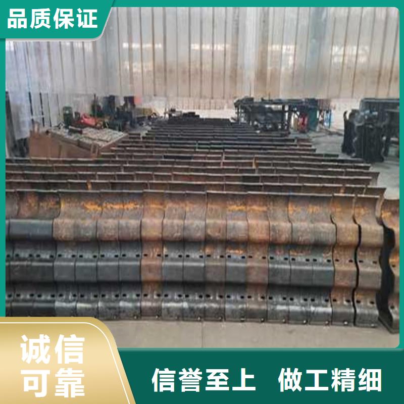 【護(hù)欄1】鍍鋅噴塑防撞欄質(zhì)優(yōu)價廉