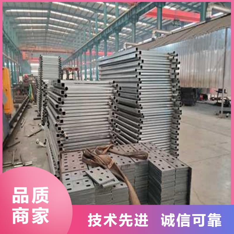 鋼背木護(hù)欄的用途分析