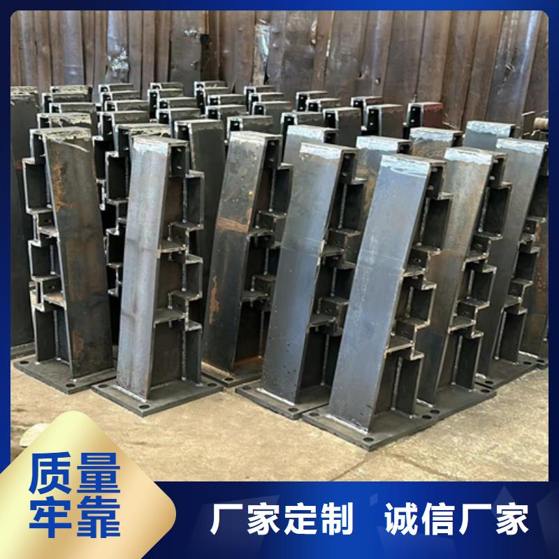  防撞護欄做工精細(xì)