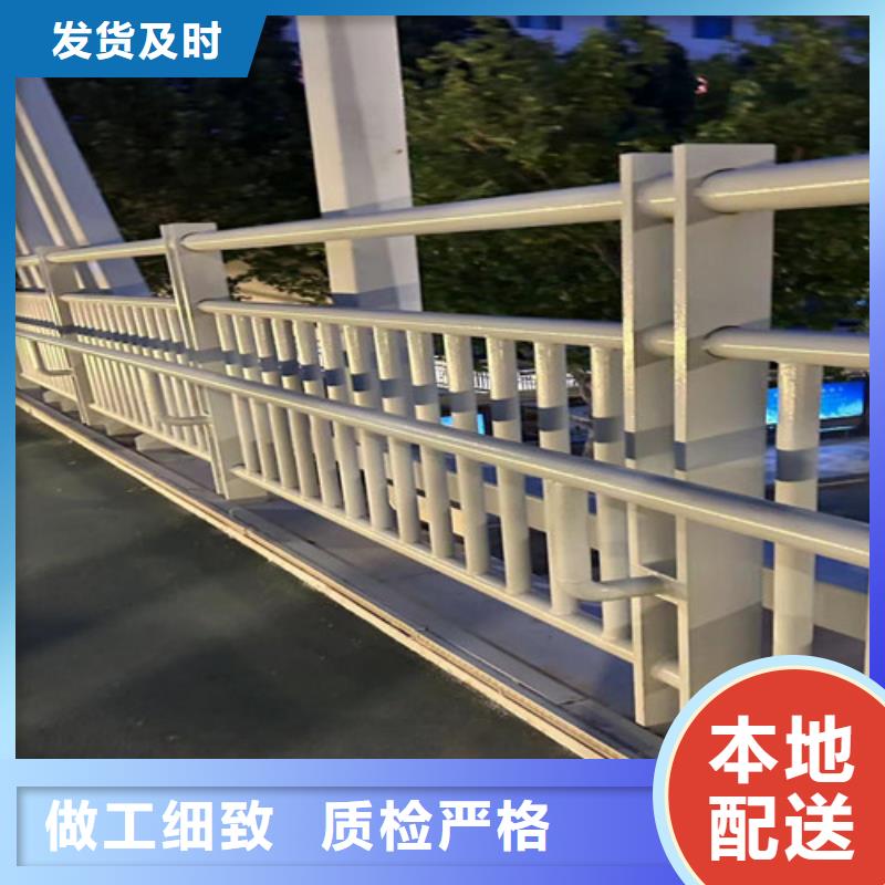 道路護(hù)欄不銹鋼復(fù)合管欄桿讓客戶買的放心