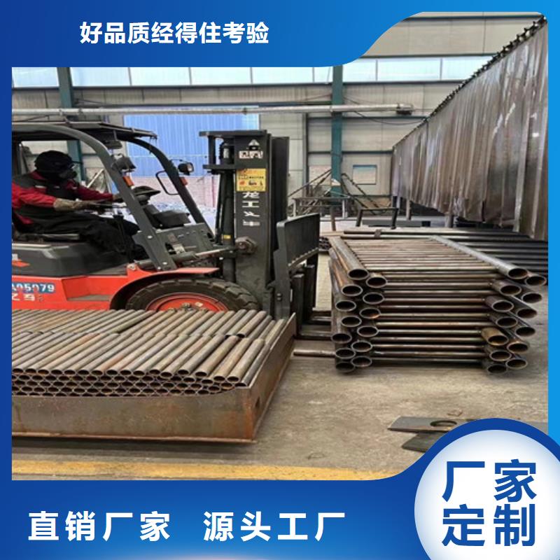 不銹鋼復(fù)合管道路護(hù)欄準(zhǔn)時(shí)交付