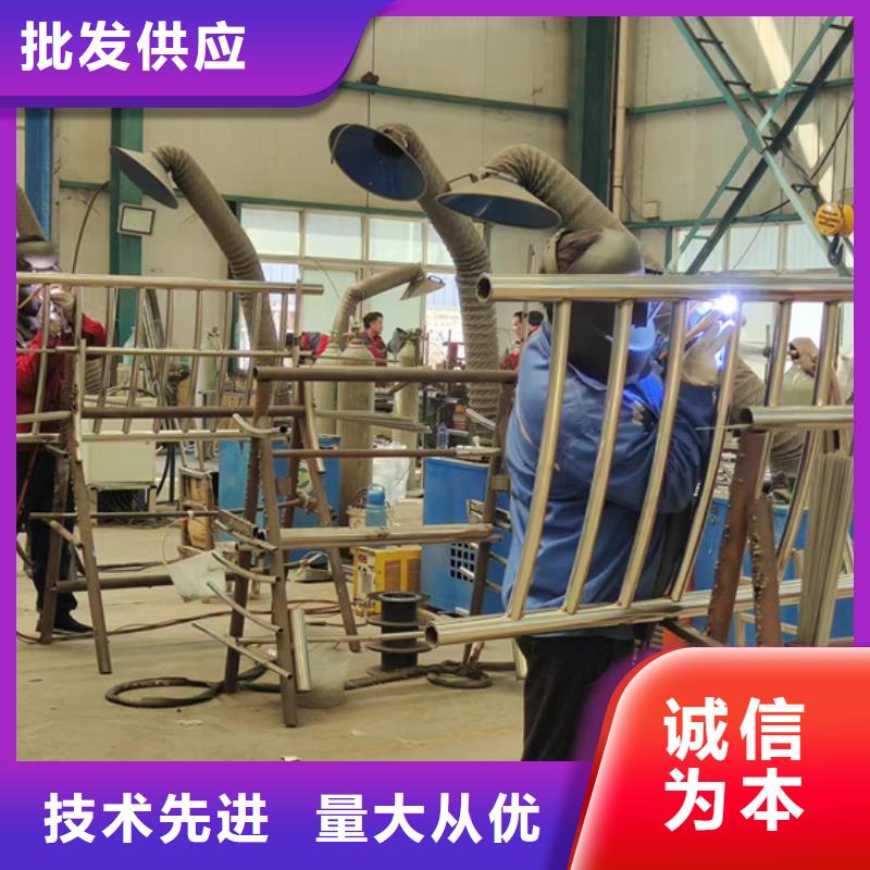 不銹鋼復(fù)合管道路護(hù)欄準(zhǔn)時(shí)交付