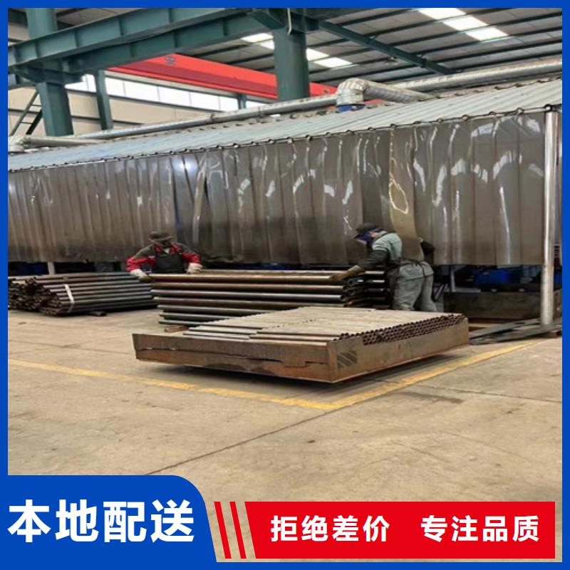 不銹鋼碳素鋼復(fù)合管護欄【防撞護欄廠】用心做好每一件產(chǎn)品