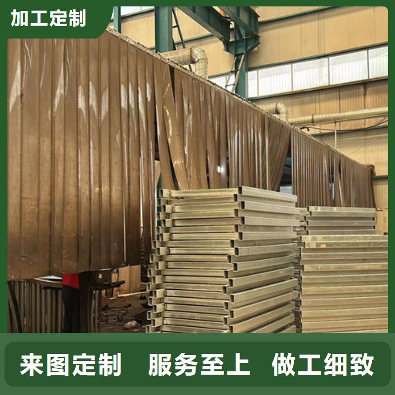 桥梁两侧防撞护栏质量有保证